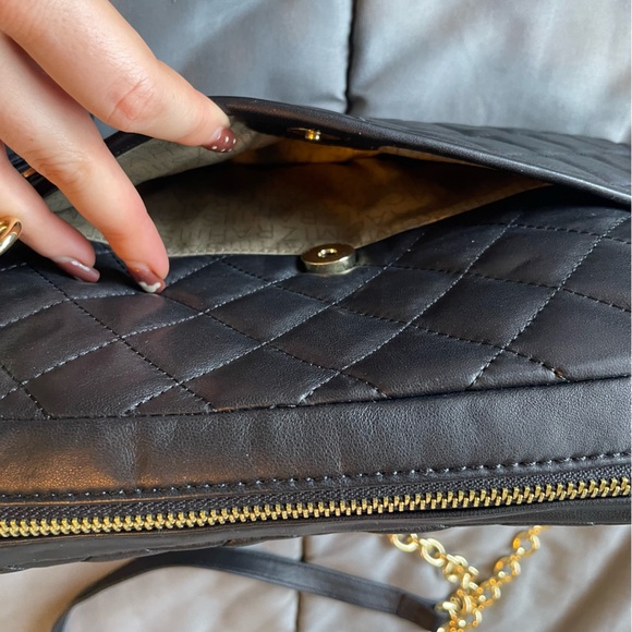 Isaac Mizrahi Black Quilted Shoulder Bag with Gold detailing - Picture 3 of 9